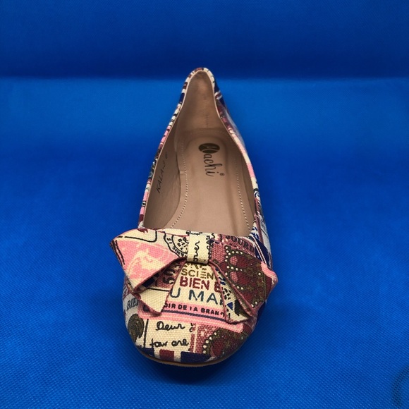 ModCloth England Newsprint Flats - Picture 2 of 3
